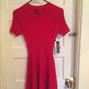 Fitted and knitted red dress